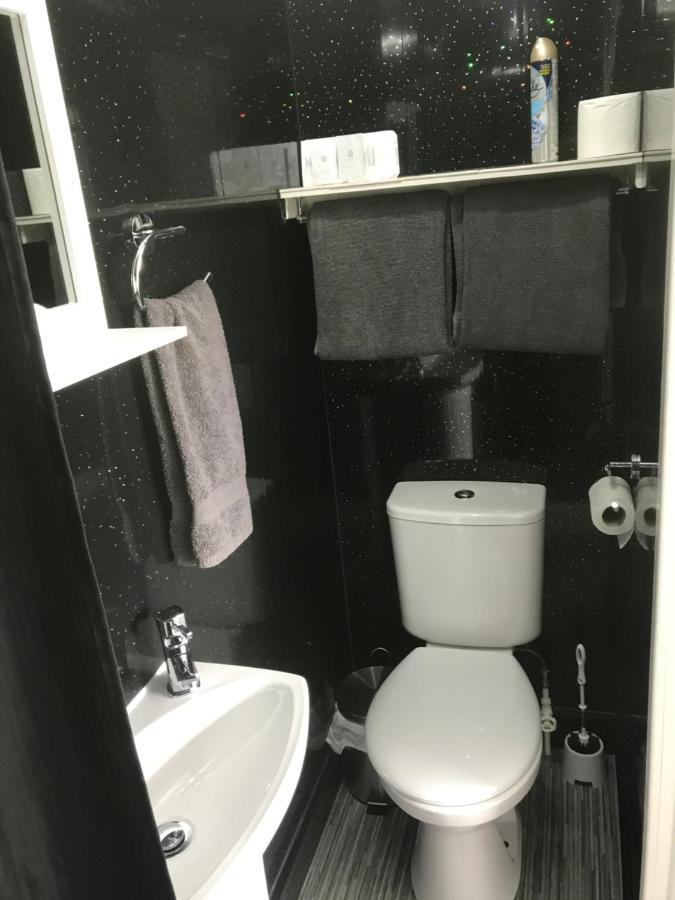 Number 40 - No Multiple Room Bookings Blackpool Ngoại thất bức ảnh