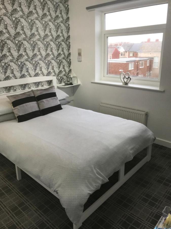 Number 40 - No Multiple Room Bookings Blackpool Ngoại thất bức ảnh