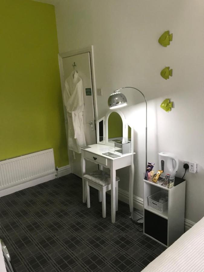 Number 40 - No Multiple Room Bookings Blackpool Ngoại thất bức ảnh