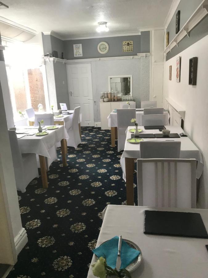 Number 40 - No Multiple Room Bookings Blackpool Ngoại thất bức ảnh
