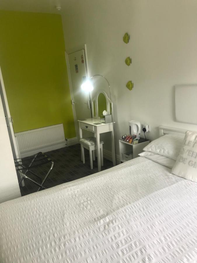 Number 40 - No Multiple Room Bookings Blackpool Ngoại thất bức ảnh
